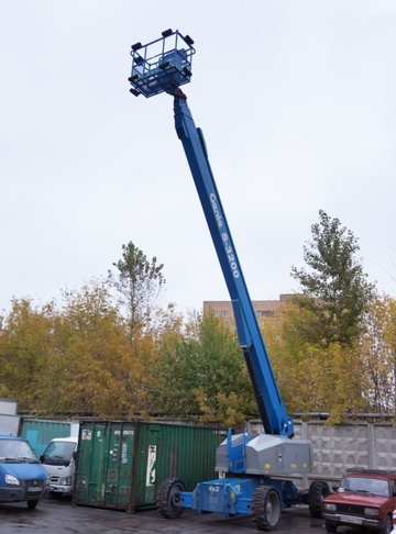 Телескопический подъемник GENIE S 3200 - фото на объекте