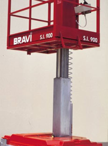 Вертикальный грузовой подъемник BRAVI Lui 900 - фото на объекте