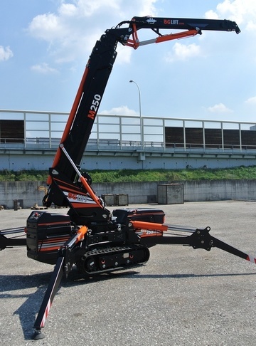 Мини-кран паук BGlift M 250 EN - фото на объекте