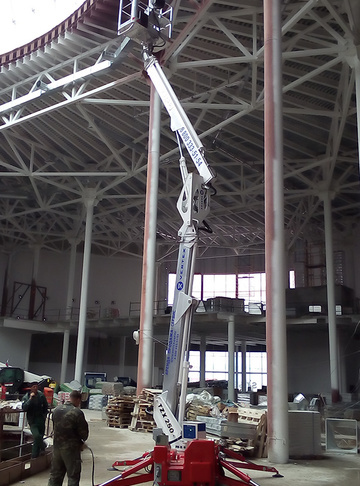 Подъемник Palazzani TZX250/C участвует в строительстве торгово-развлекательного центра в Курске