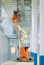 Коленчатый подъемник JLG E300AJ  фото 1